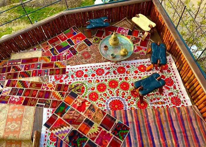 올드 타운 스톤 하우스 4*